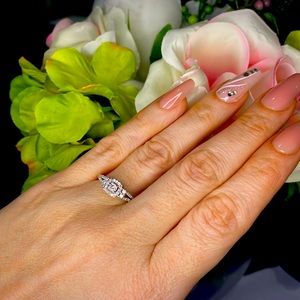 Vera Wang 14K Diamond Wedding Ring Size 7.5